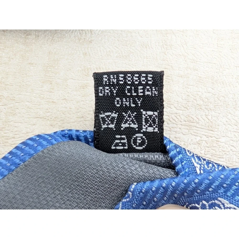 John Nordstrom Mens Tie Blue Silk Geometric Medallion Made in Italy